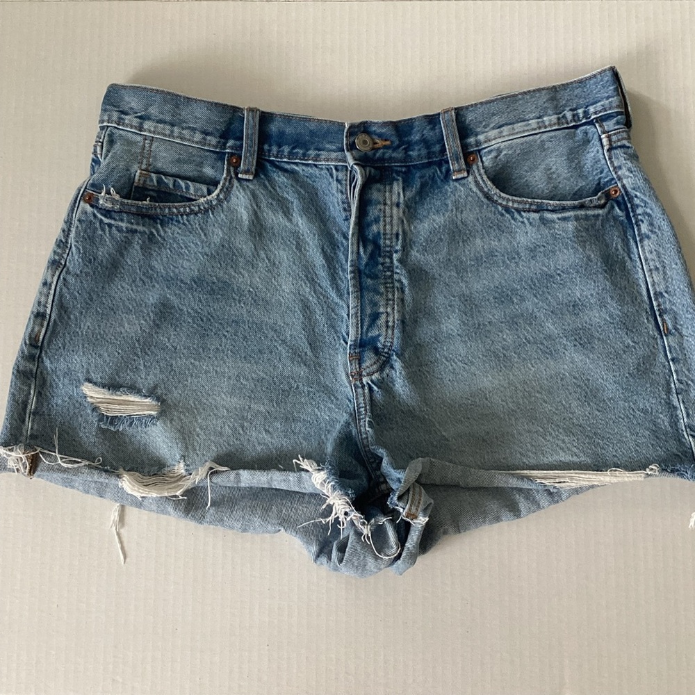 Old Navy Women’s Higher High-Rise Jean Shorts Size 16